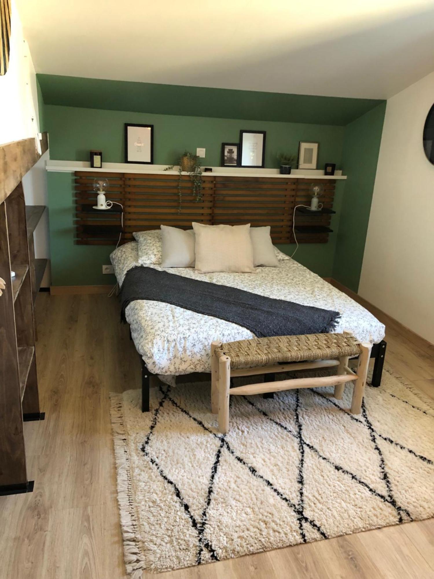 Au Dessus De Chez Nous Bed & Breakfast Doulezon Eksteriør bilde