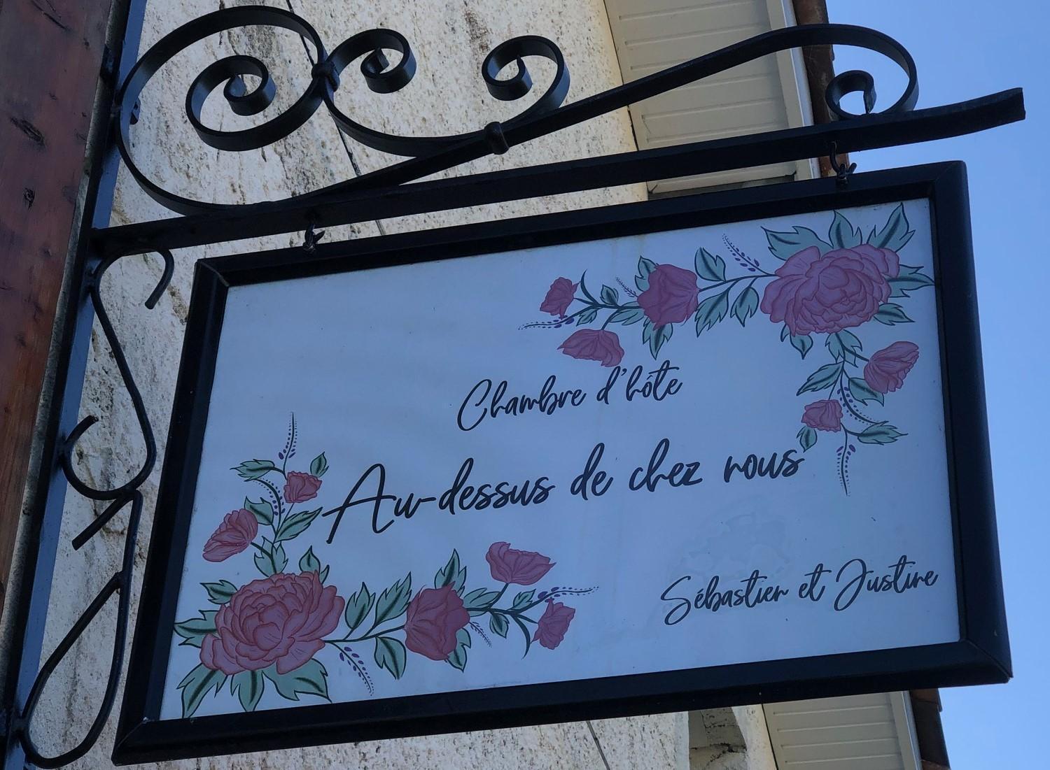 Au Dessus De Chez Nous Bed & Breakfast Doulezon Eksteriør bilde