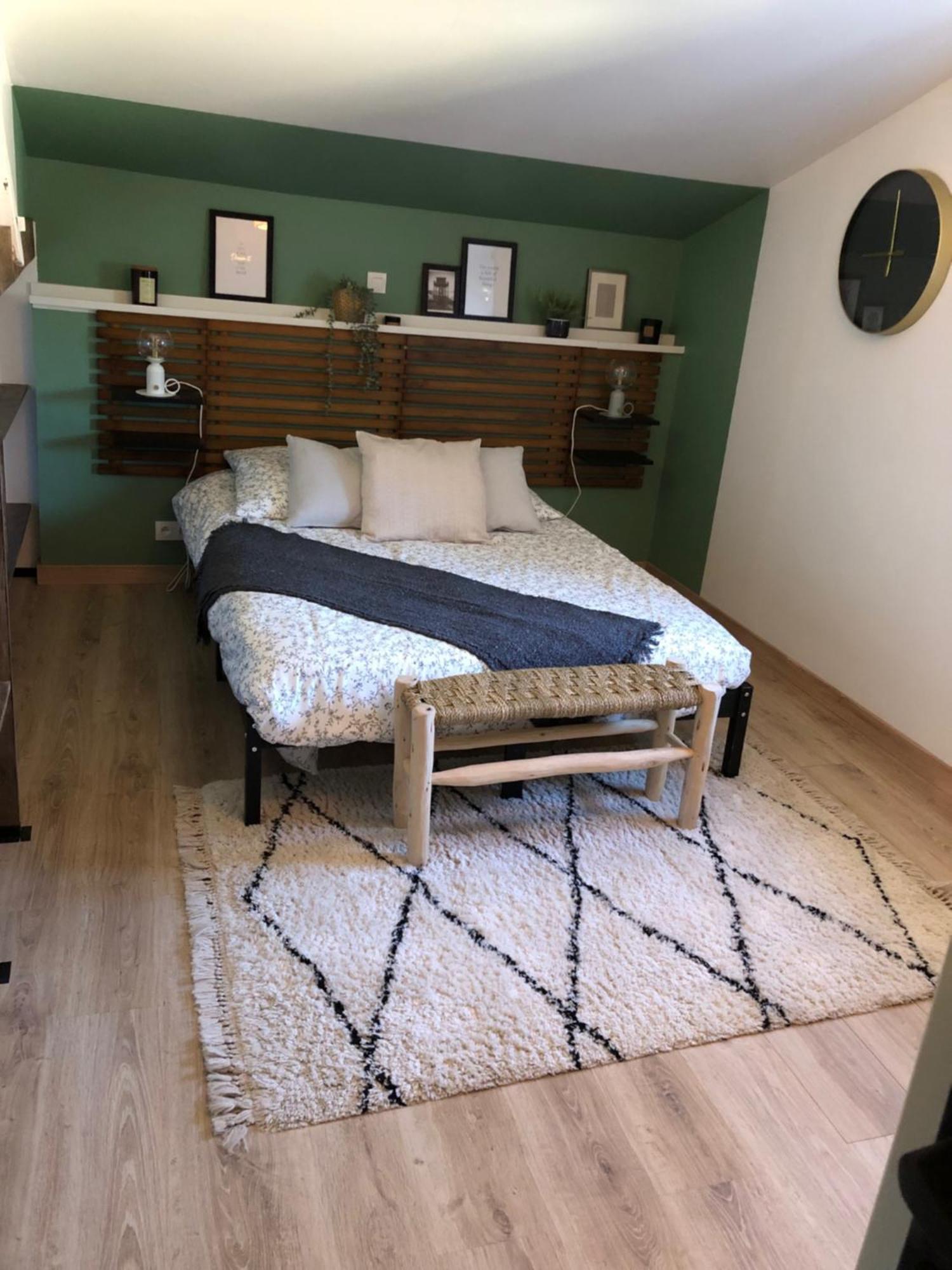 Au Dessus De Chez Nous Bed & Breakfast Doulezon Eksteriør bilde